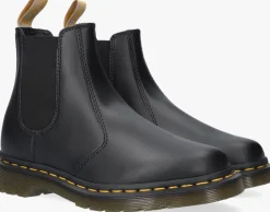 zwarte dr martens chelsea boots 2976 vegan