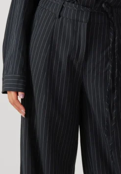 zwarte moves wijde broek andriana pants 4431