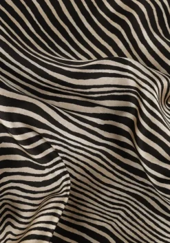 zwarte neo noir midi jurk isoabel floating wave dress