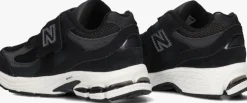 zwarte new balance lage sneakers 2002