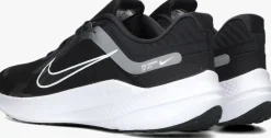 zwarte nike lage sneakers quest 5 heren