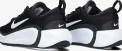 zwarte nike lage sneakers nike infinity flow