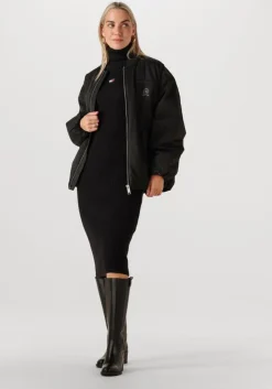 zwarte tommy jeans midi jurk tjw mockneck badge sweater dress