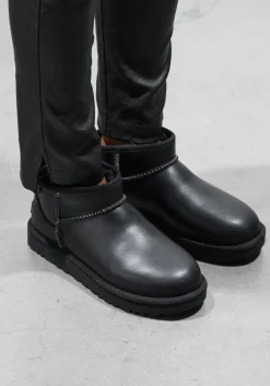 zwarte ugg vachtlaarzen classic ultra mini leather regenerate