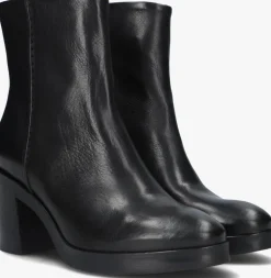 zwarte via vai enkellaarsjes taara